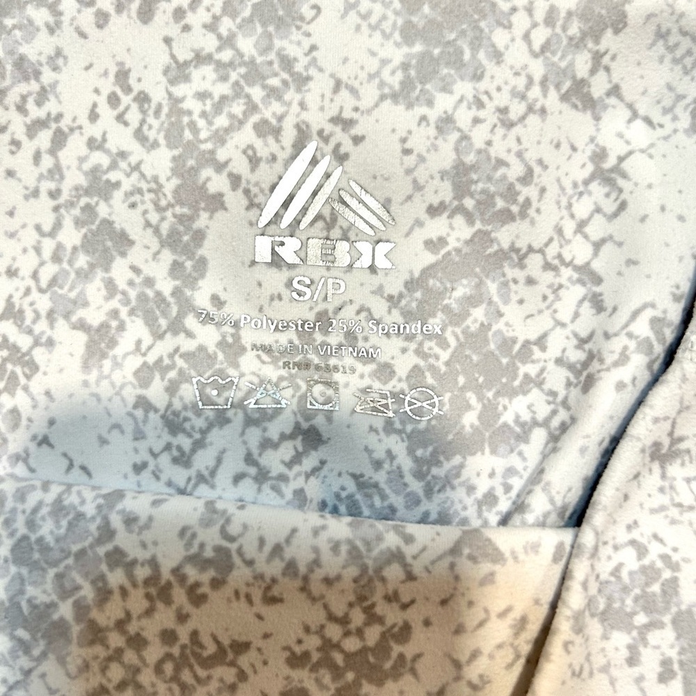 WOMEN’S RBX ATHLETIC LEGGINGS | WHITE & GRAY SNAKE SKIN PRINT - Picture 3 of 6